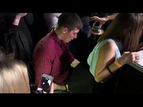 ❤️ Gnéas fíor i club oíche na rúise. Cailín na Rúise 18-bliain d'aois san anas agus faighne fucked i club oíche Sluts linn ❌️